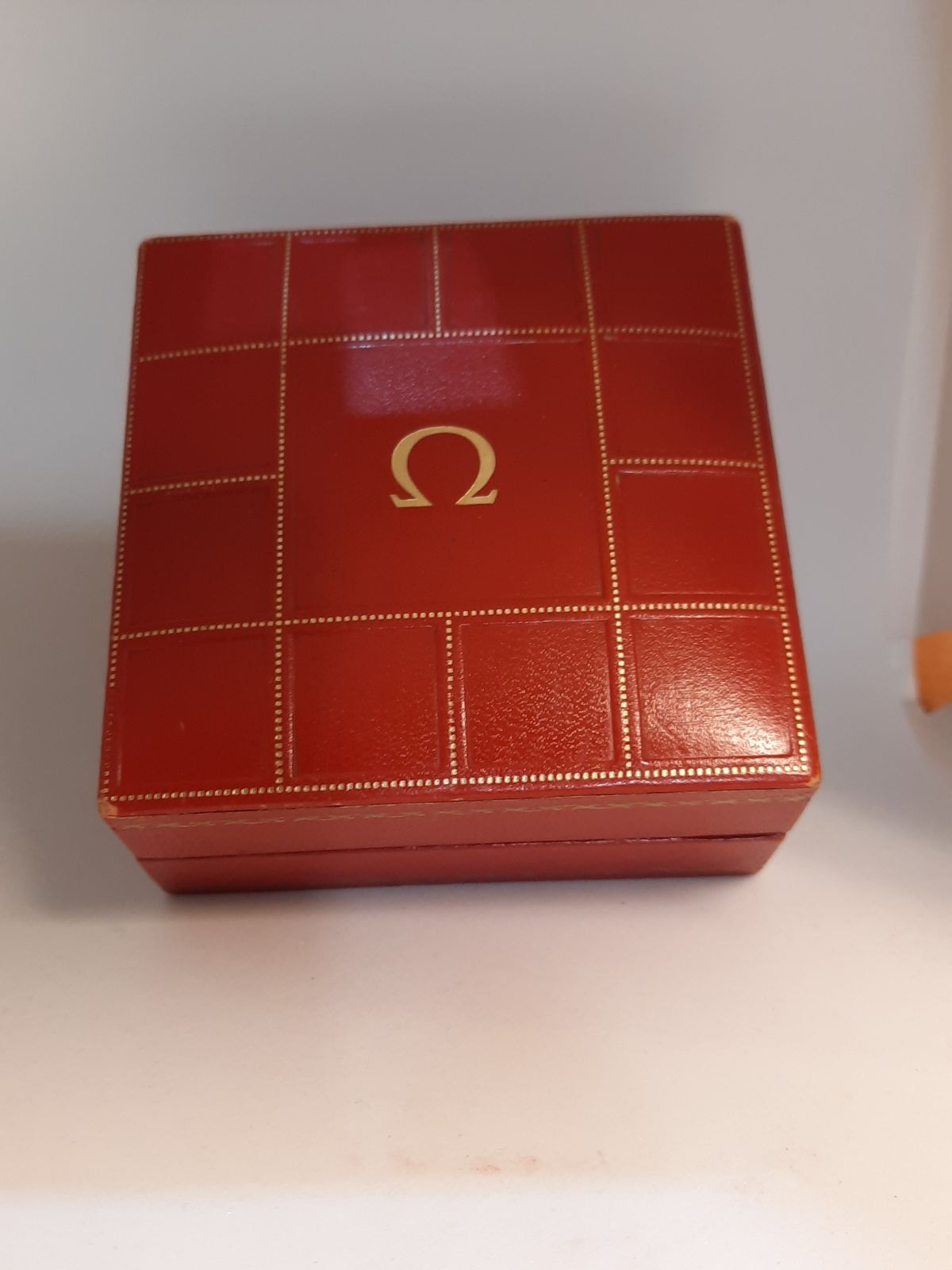 Omega Seamaster  red wodden box 10x10x5cm 1960