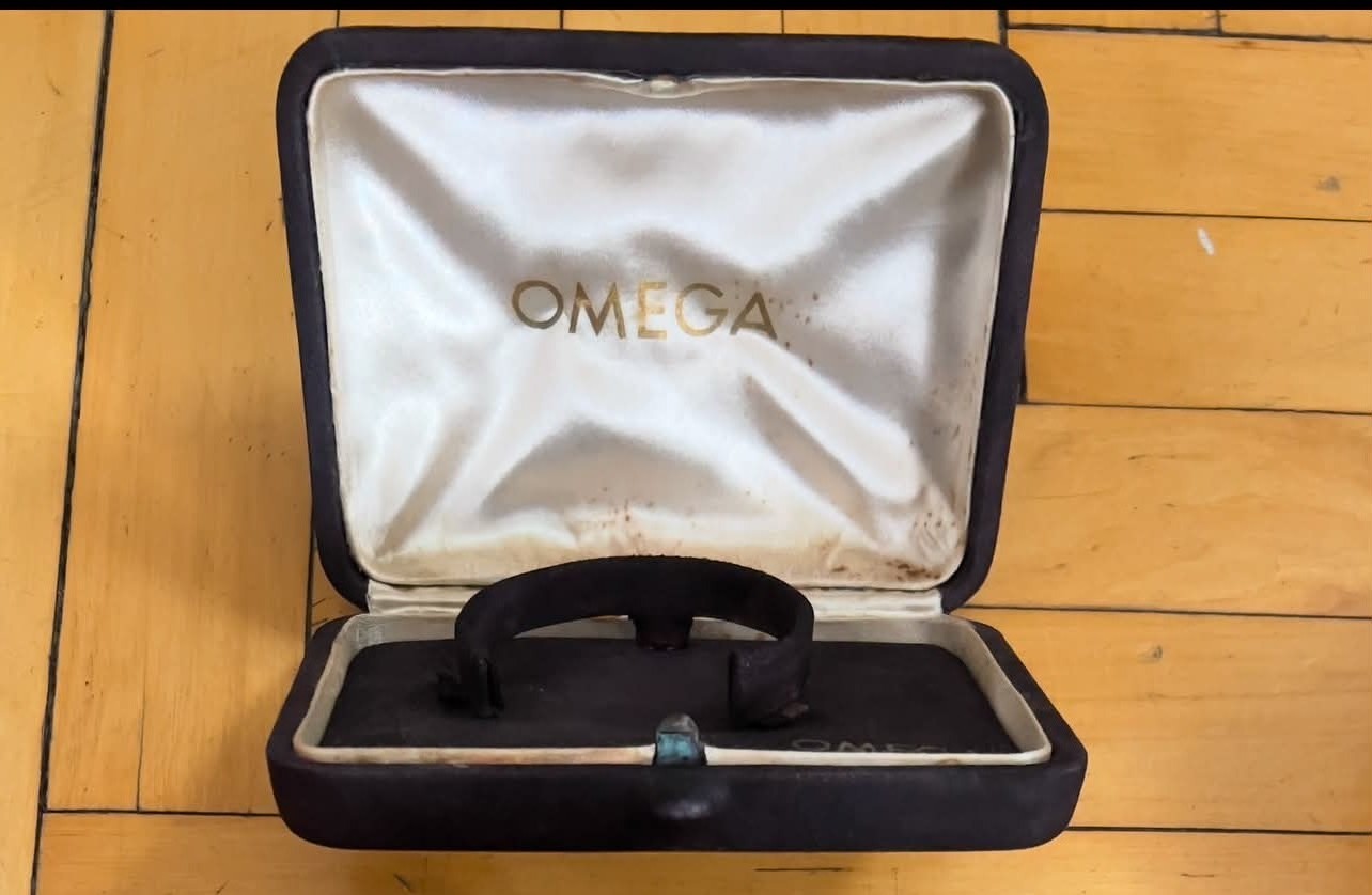 Fekete vintage Omega doboz 1959